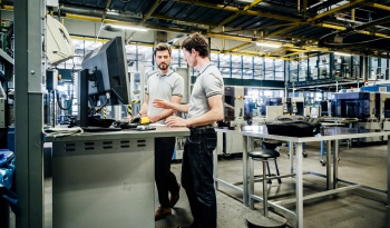 Betriebsdatenerfassung in der Industrie » ZEUS® von ISGUS sorgt für Transparenz