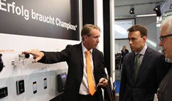 Minister besucht den ISGUS Messestand