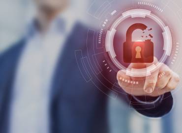 Zutrittskontrolle Schloss Sicherheit Mann Unternehmenssicherheit